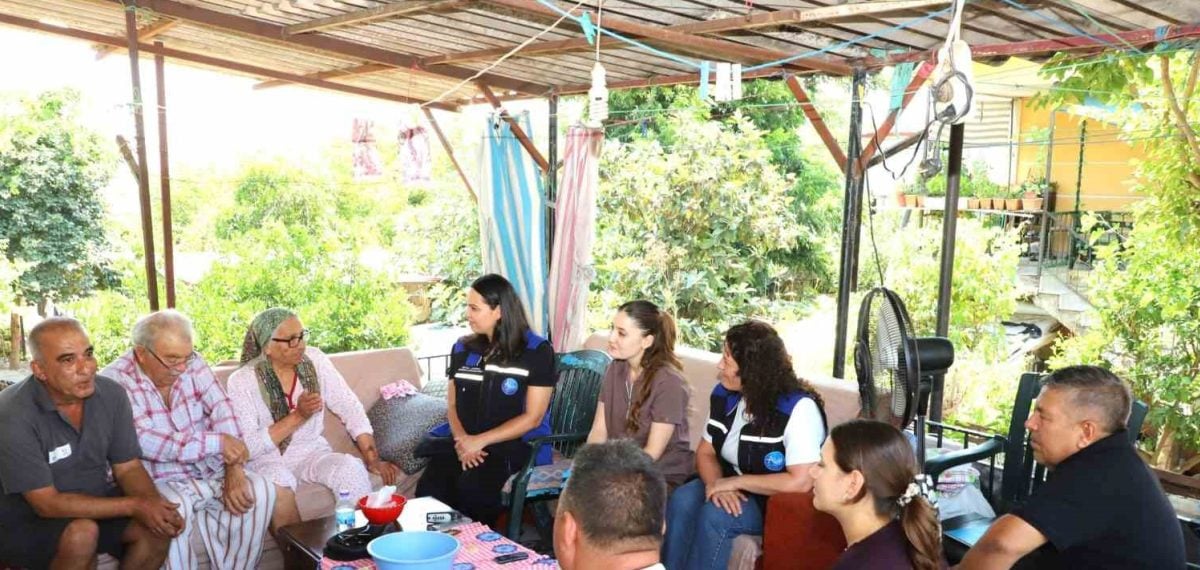 Aksu Belediyesi ekipleri Topallı ve Kumköy mahallelerinde sağlık ve sosyal destek ziyaretleri gerçekleştirdi