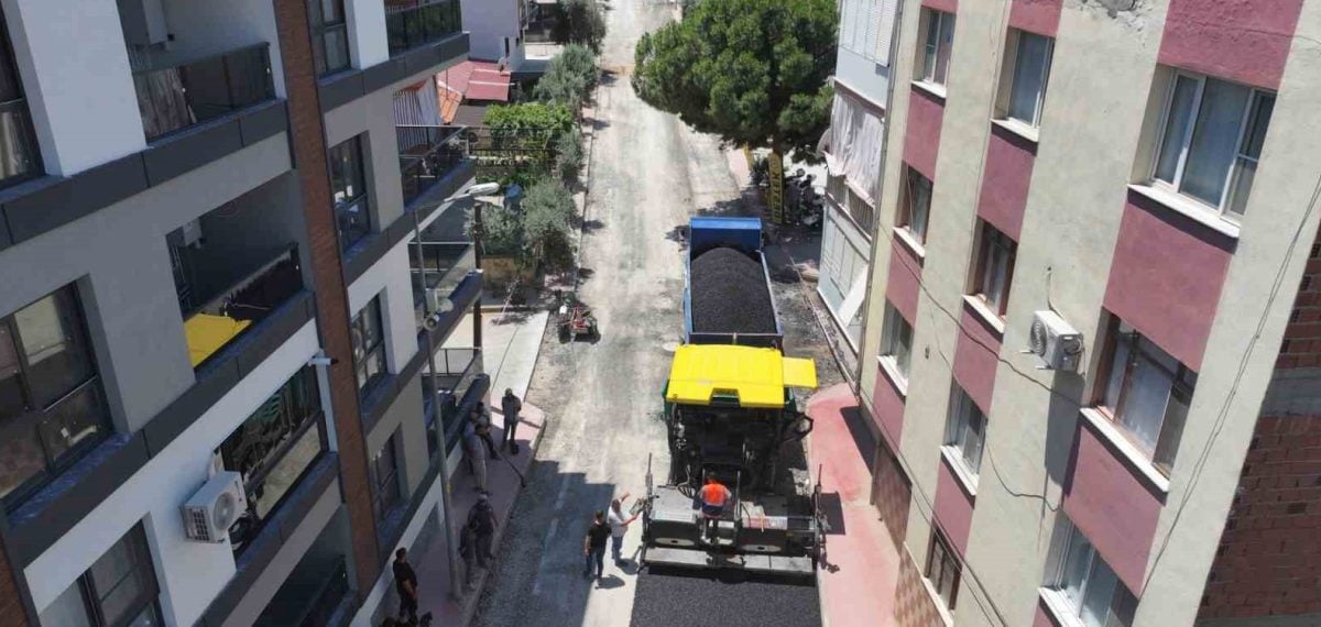 Alaşehir’de Fatih Caddesi’ne 3 bin ton sıcak asfalt serildi, ulaşım rahatladı