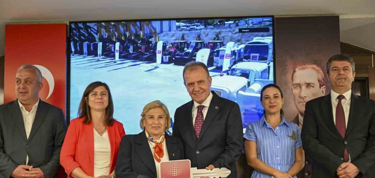 Ankara’da 121 belediyeye 122 hizmet aracı teslim edildi, Seçer dağıtımın 837 araca ulaştığını açıkladı