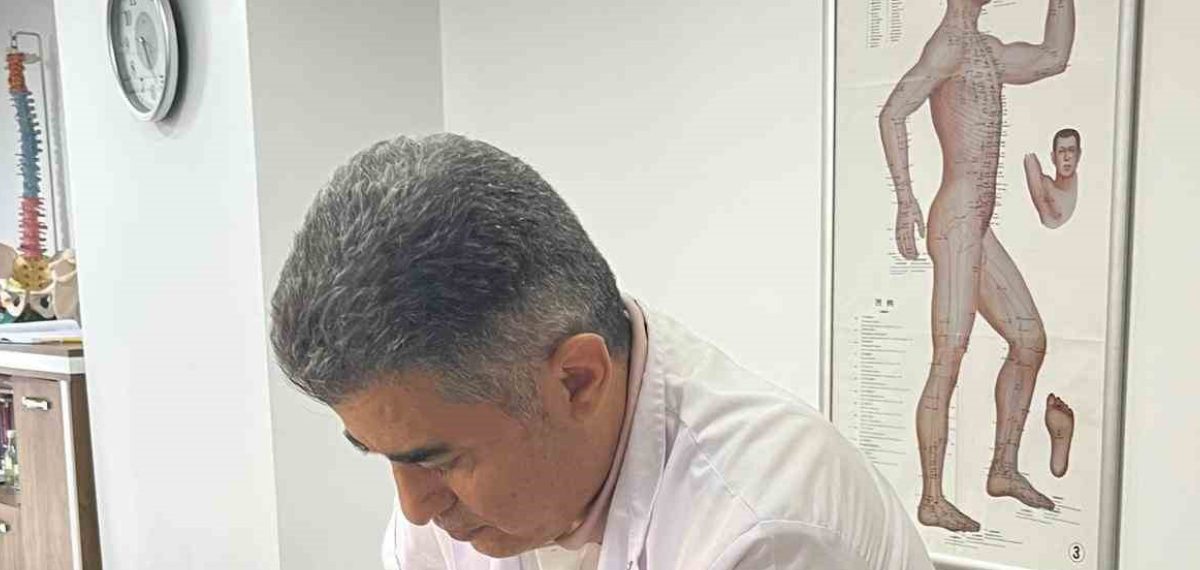 Ankilozan spondilitin erken işareti sabah tutukluğu ve dinlenmeyle artan bel ağrısı