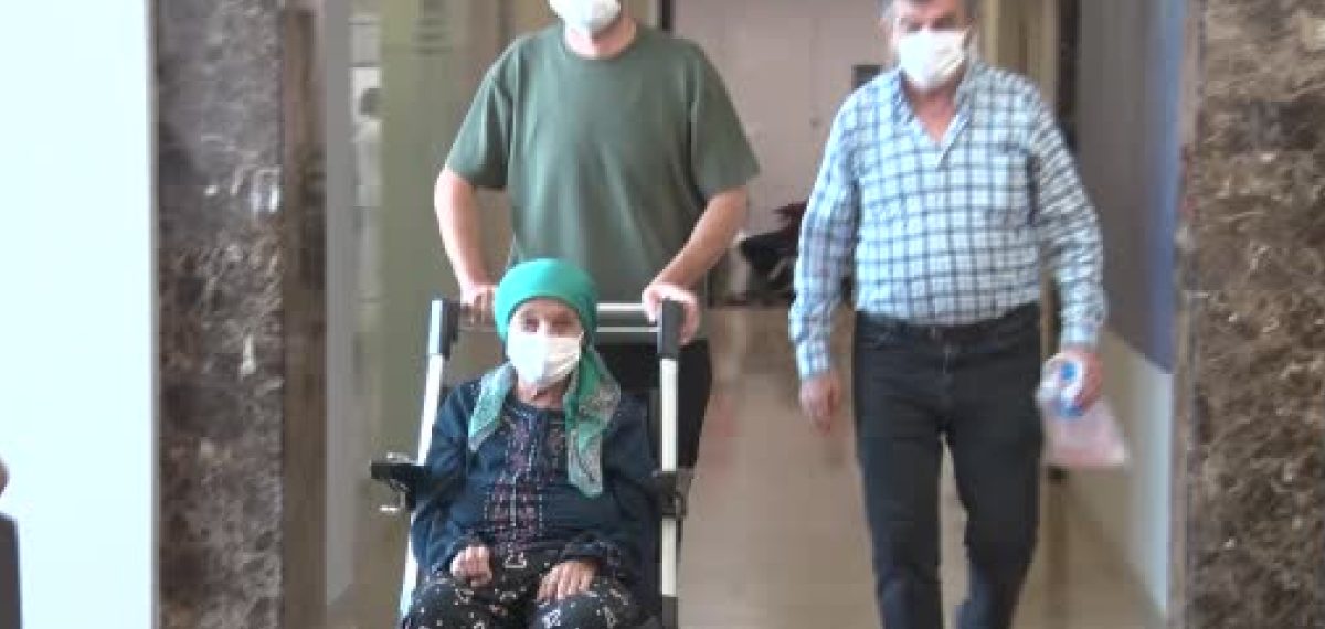 Annelerine uyum sağlayan donör oğlu çıktı, nakille hayatı kurtuldu