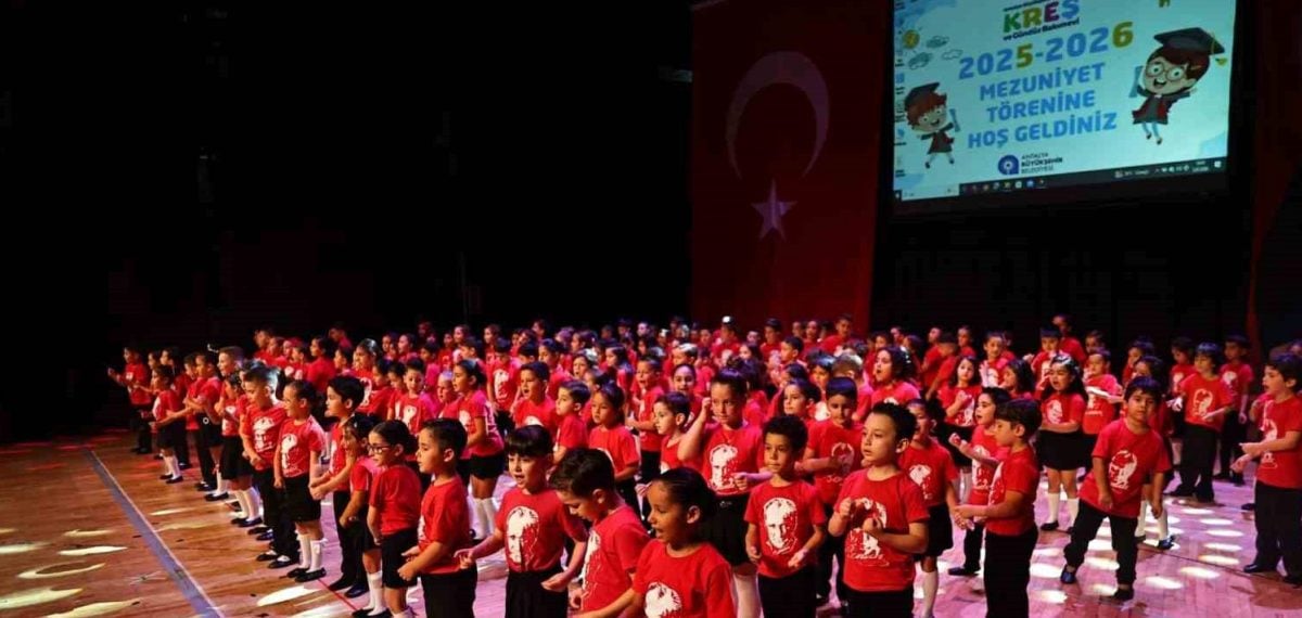 Antalya’da 150 çocuğun mezuniyet coşkusu AKM Aspendos Salonu’nda