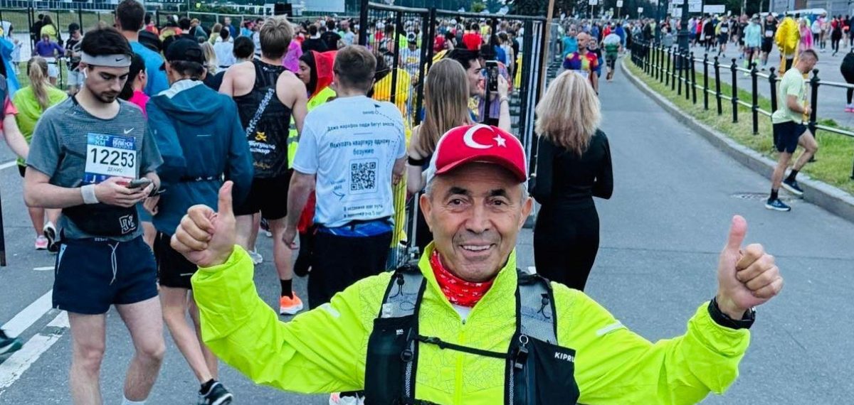 Antalya’dan dünya sahnesine: 77 yaşındaki Ali Bıdı Rusya maratonlarında derece elde etti