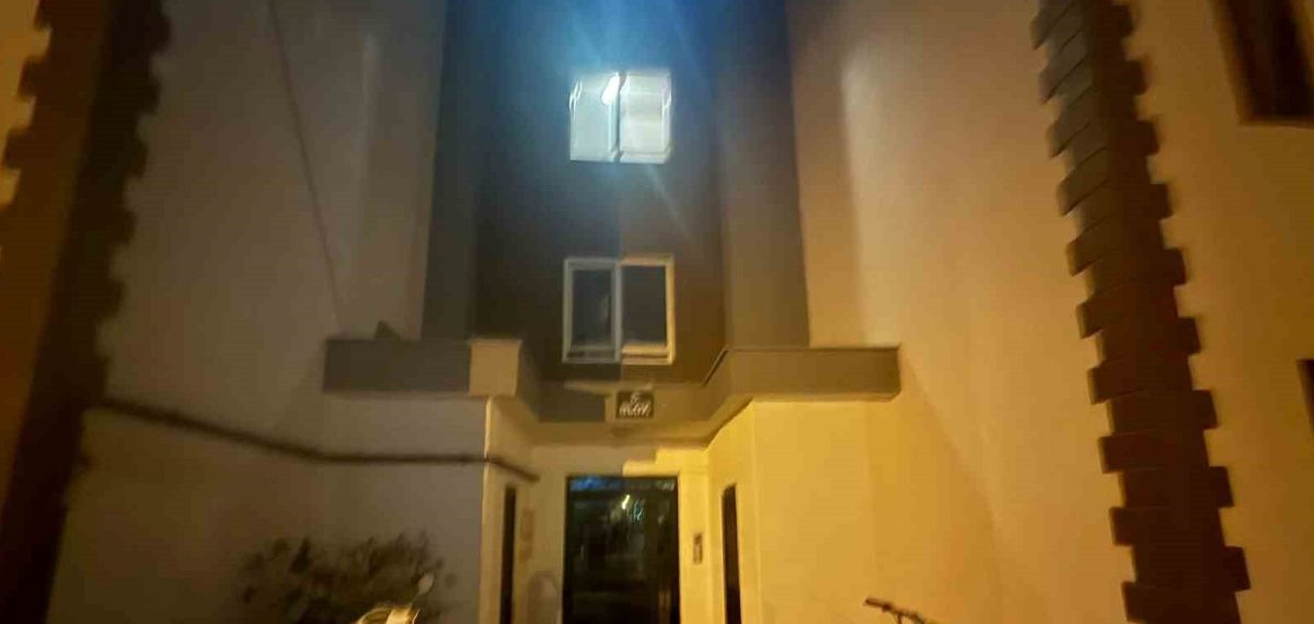 Apartmanda ‘seçici’ ayakkabı hırsızı güvenlik kameralarında yakalandı