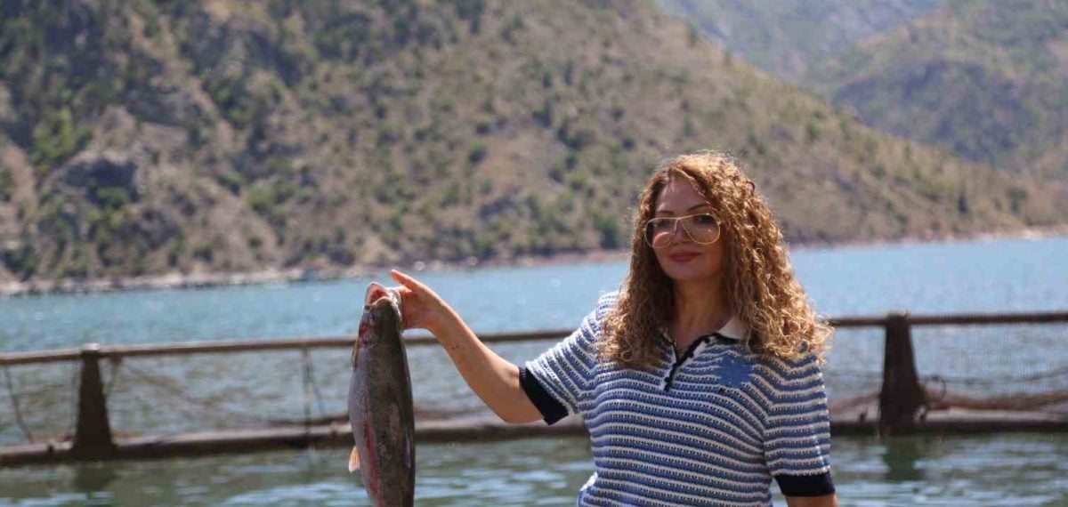 Artvin’de Deriner Barajı’nda kurulan tesiste Türk somonu ihracata başladı