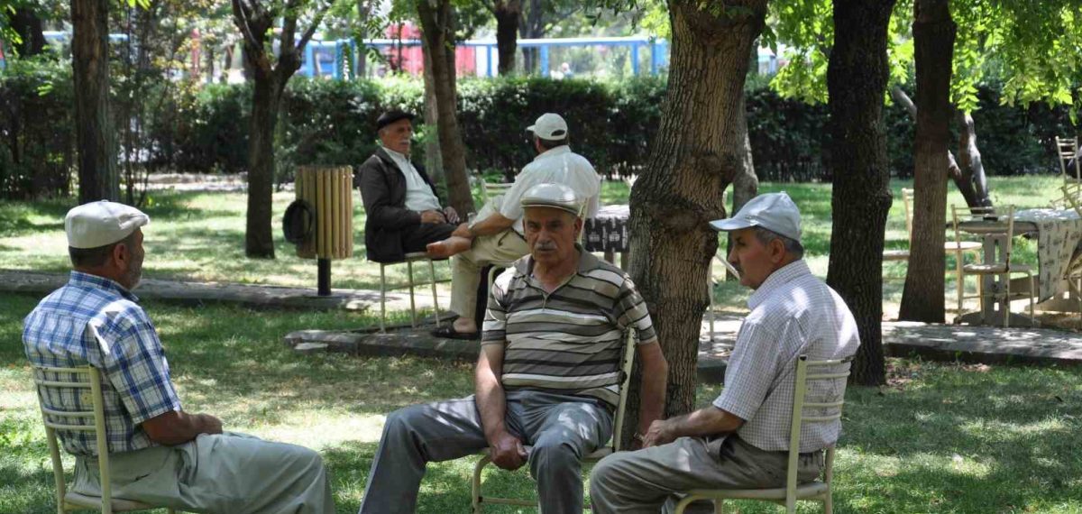 Aşırı sıcak uyarısı: Günde en az 2-2,5 litre sıvı alın, risk grupları dikkat