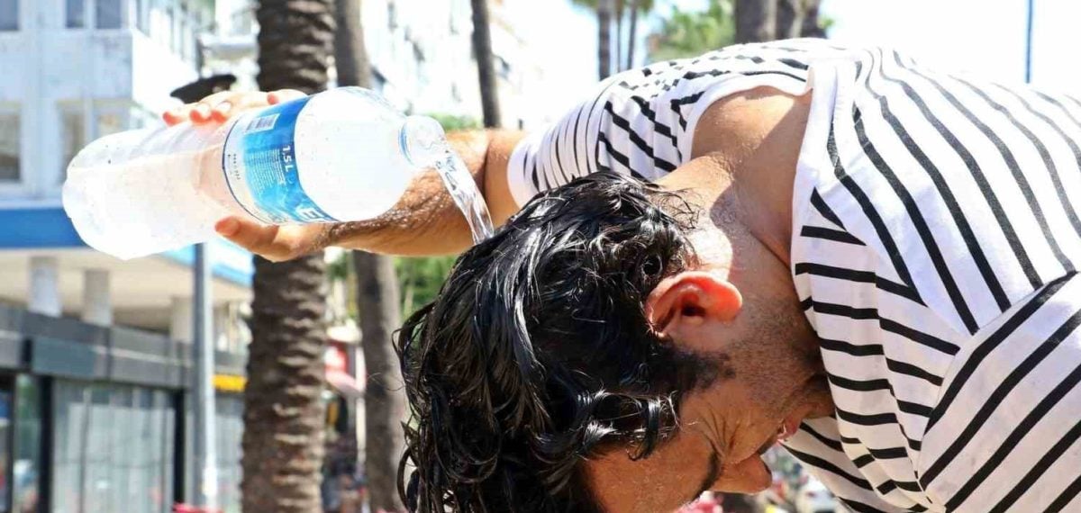 Aşırı sıcaklara karşı uyarı: Her gün en az 2-2,5 litre sıvı tüketin