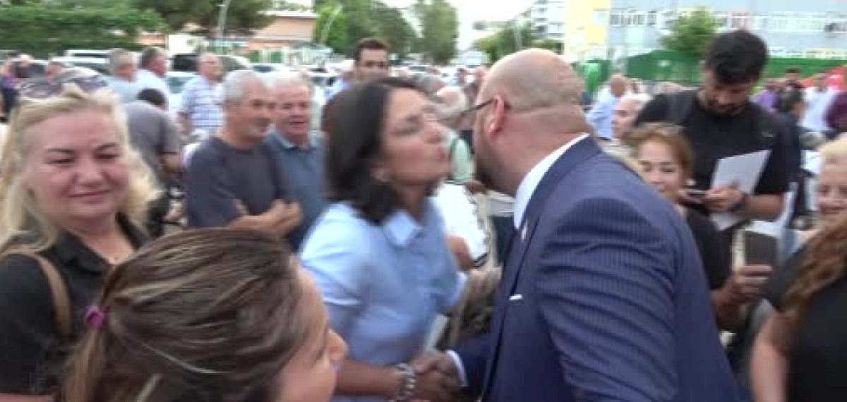 Atakum Belediye Başkanı Serhat Türkel ve 20 meclis üyesi CHP’den istifa edip Yeni Parti’ye geçti