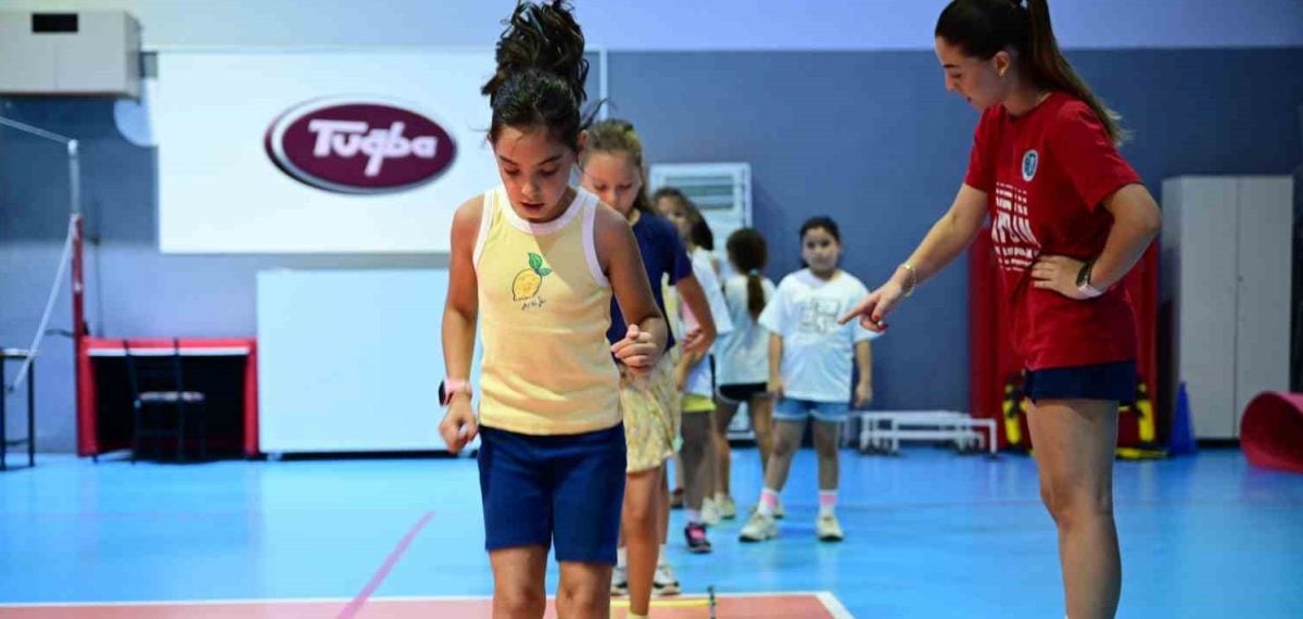 Aydın’da ücretsiz yaz voleybol kursları çocuklara spor ve sosyal gelişim kazandırdı