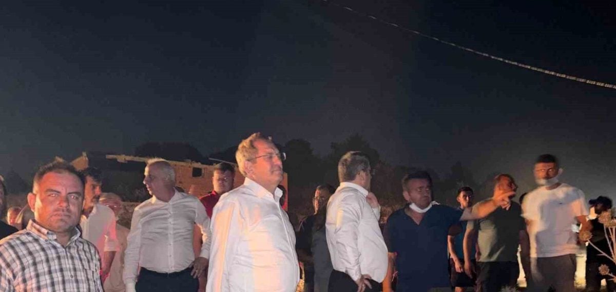 Ayvalık’ta orman yangını ikinci gecede devam ediyor, ekipler seferber