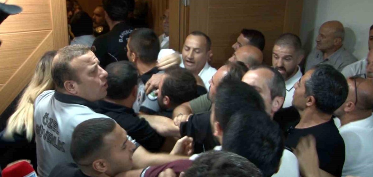 Bahçelievler’de CHP’li meclis üyelerinin 15 Temmuz sözleri üzerine şehit aileleri ile arbede