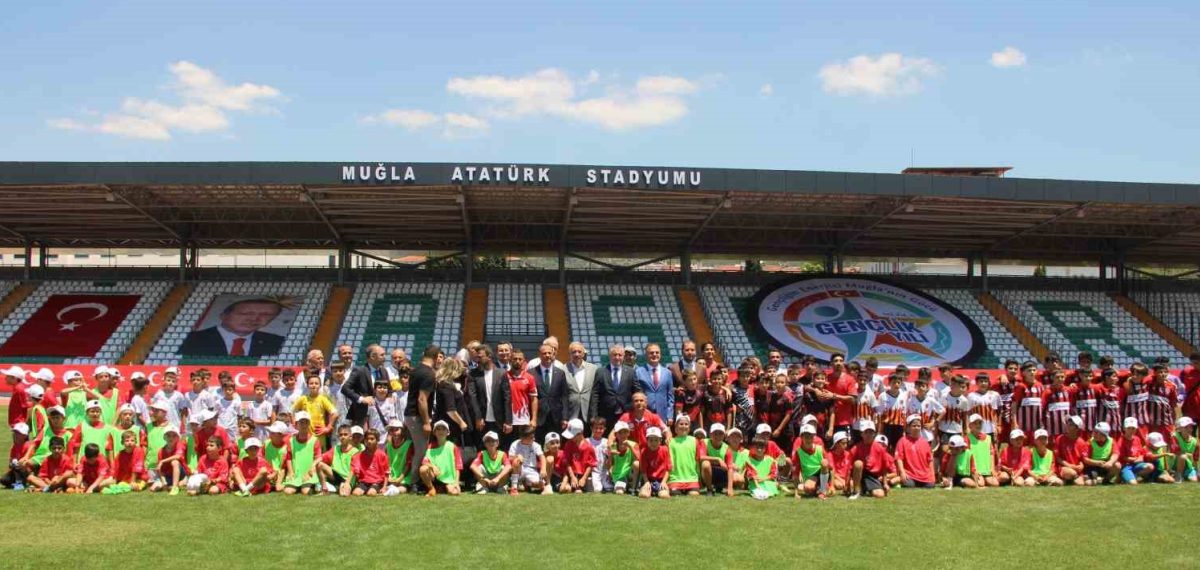 Bakan Bak’tan Muğla’ya yeni yurt ve spor tesisleri müjdesi, savunma sanayinde yerlilik vurgusu