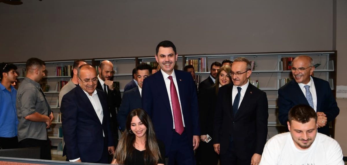 Bakan Kurum Malatya’da şehir kütüphanesini gezdi ve öğrencilere destek mesajı verdi