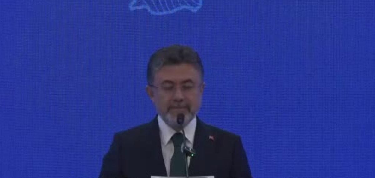 Bakan Yumaklı: Van Gölü hazinelerini koruma ve su verimliliğine öncelik verilecek