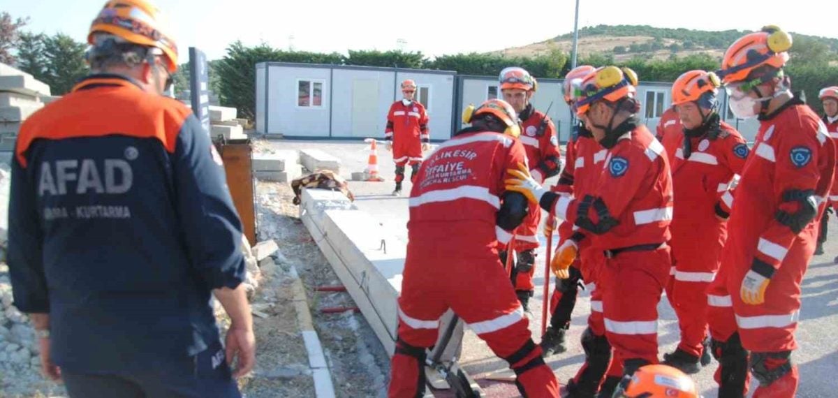 Balıkesir İtfaiyesi AFAD Orta Seviye Akreditasyon Belgesini aldı