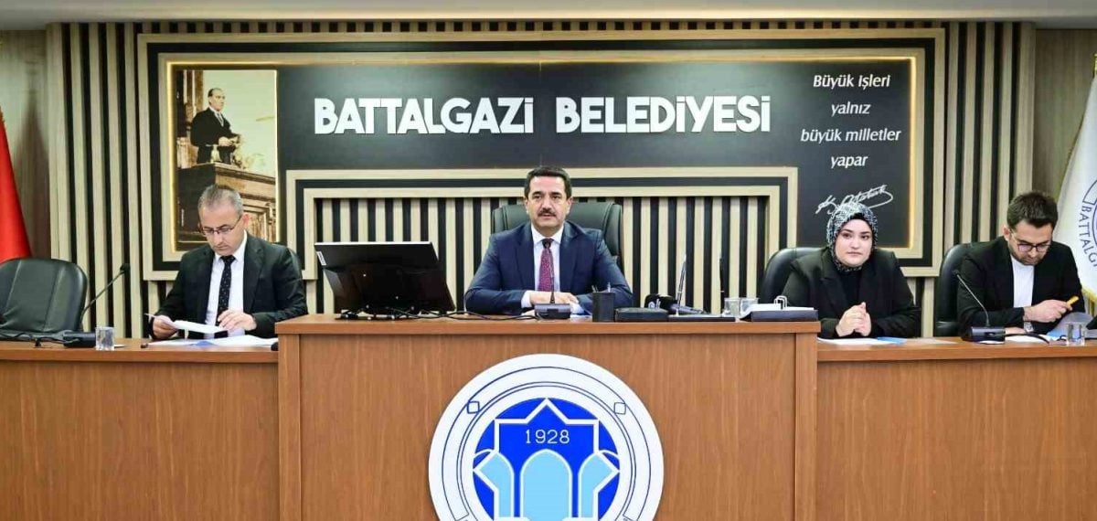 Battalgazi Belediye Meclisi temmuz toplantısında millet bahçesi ve GES projelerini görüştü