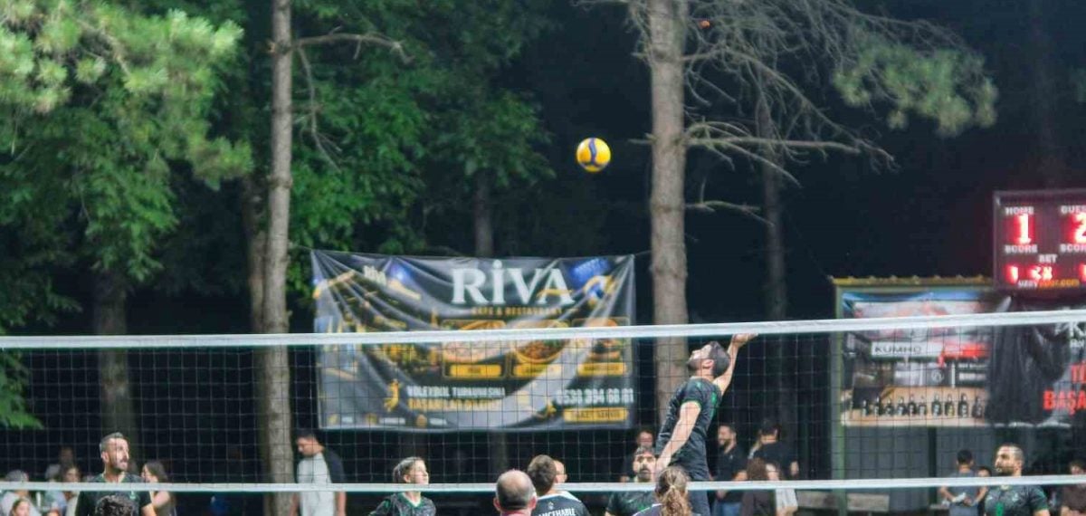 Bayramcı Köyü’nde 20. Geleneksel Voleybol Turnuvası Fahri Ayyıldız anısına sürüyor
