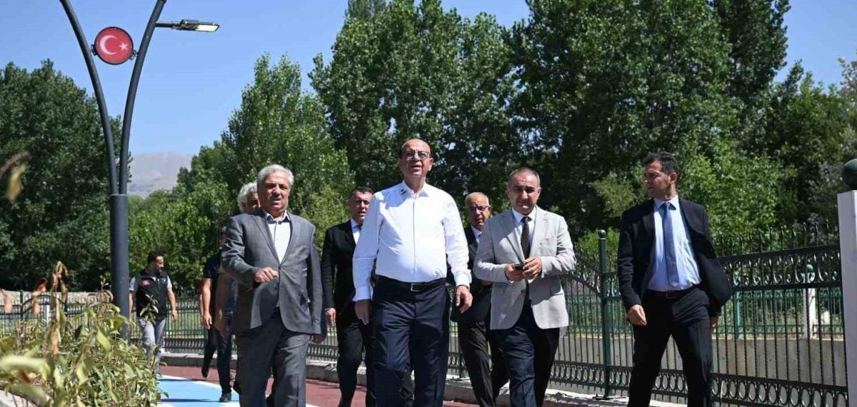 Beylerderesi Yaşam Vadisi’nin ilk etabı tamamlanma aşamasında, 950 metrelik yürüyüş ve bisiklet yolları inşa ediliyor