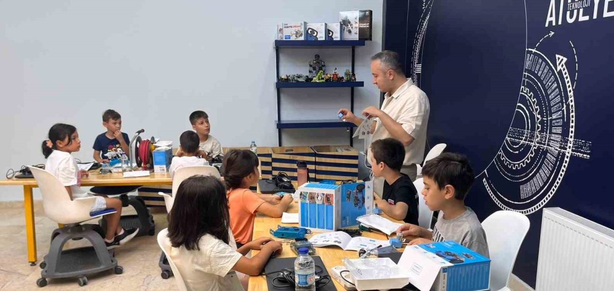 Bilim Sincan Yaz Akademisi: Çocuklar robot tasarlayıp kodluyor