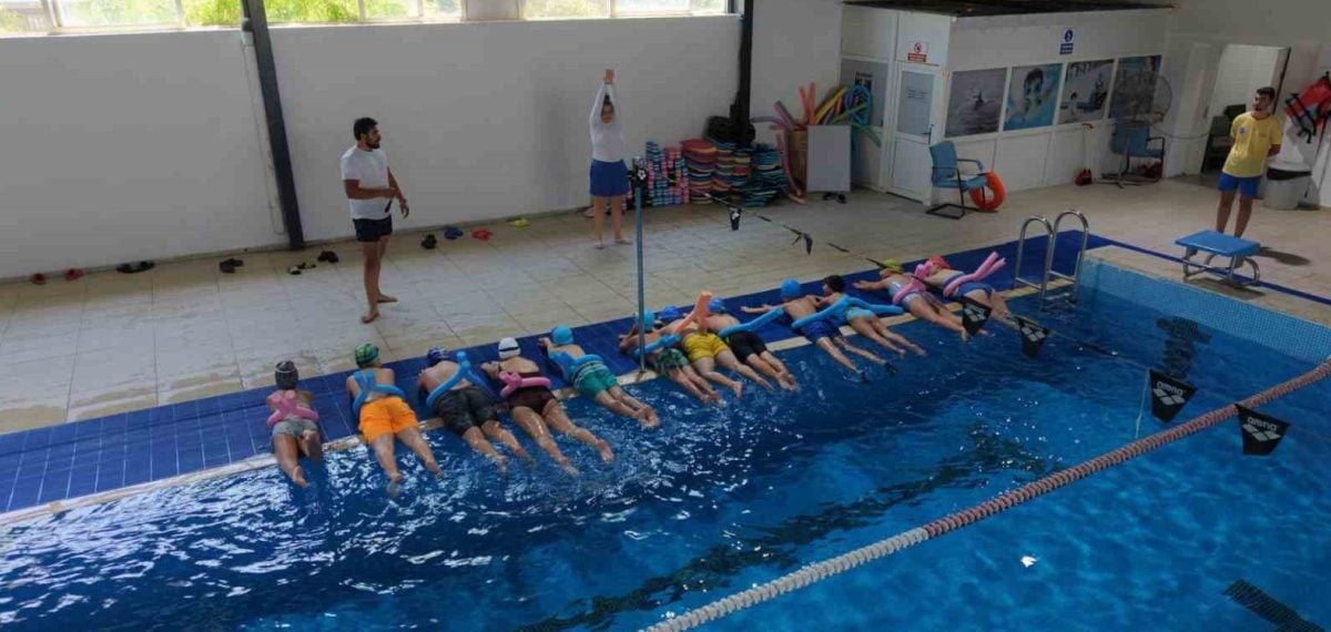 Bodrum Belediyesi ücretsiz yaz yüzme kurslarının Temmuz etabı başladı