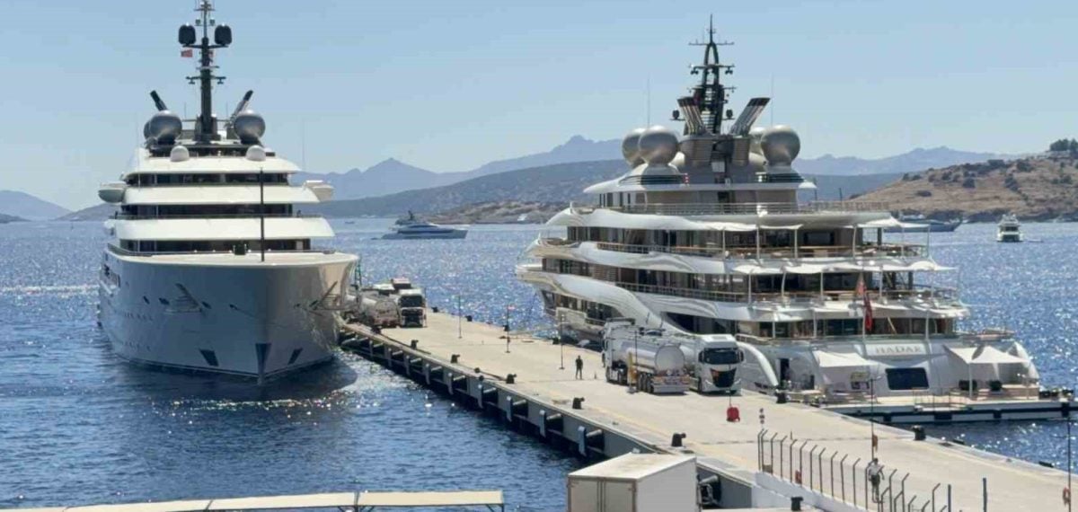 Bodrum’da iki dev süper yata 600 bin litre yakıt ikmali yapıldı