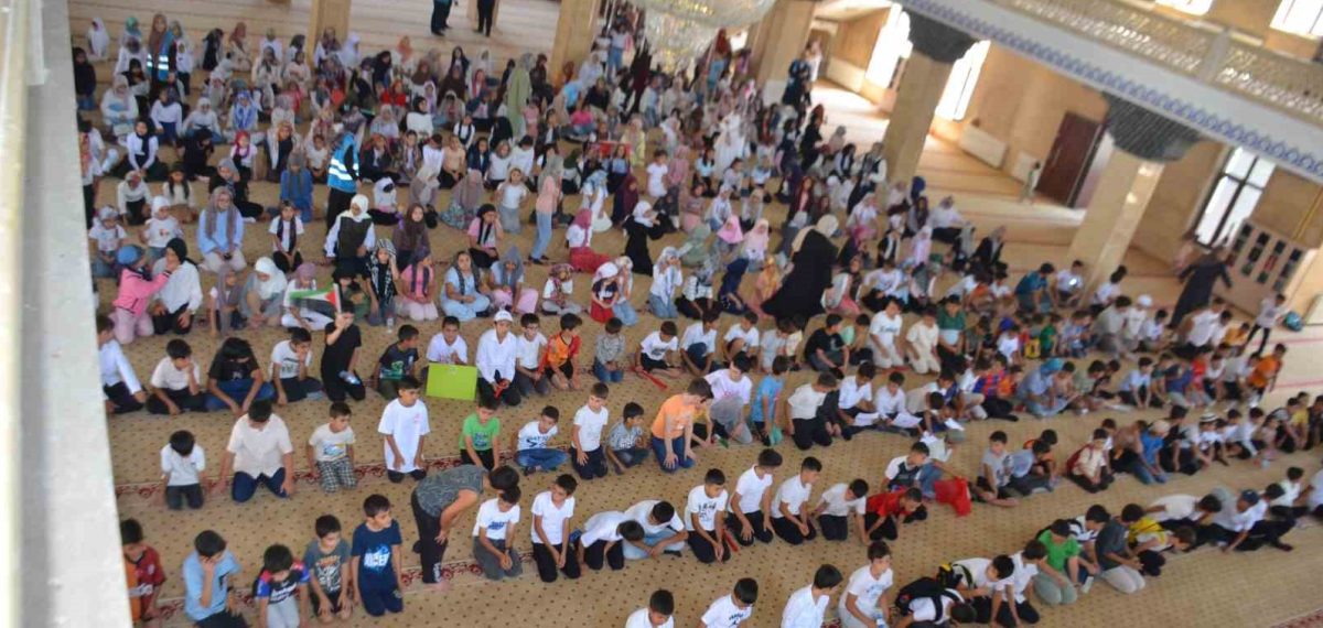 Bulanık’ta 600’ü aşkın öğrenci camide bir araya geldi yaz okulu etkinliği