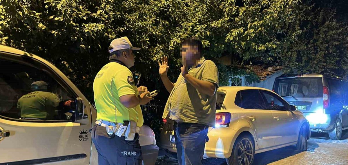 Burdur’da alkollü sürücü park manevrası sırasında önündeki araca çarptı, 2.49 promil tespit edildi