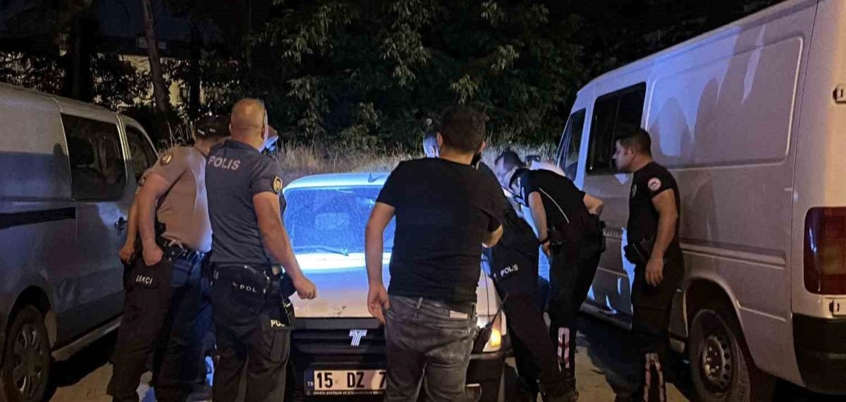 Burdur’da park halindeki otomobilde hareketsiz bulunan 25 yaşındaki genç hayatını kaybetti