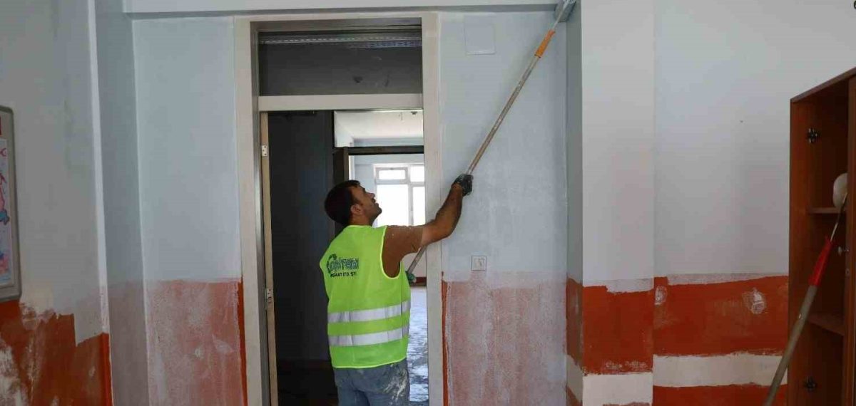 Bursa Büyükşehir’den 10 okulda bakım-onarım çalışması başladı