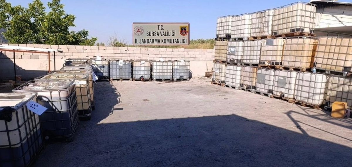 Bursa Gemlik’te jandarma sahte madeni yağ üretim tesisine baskın düzenledi
