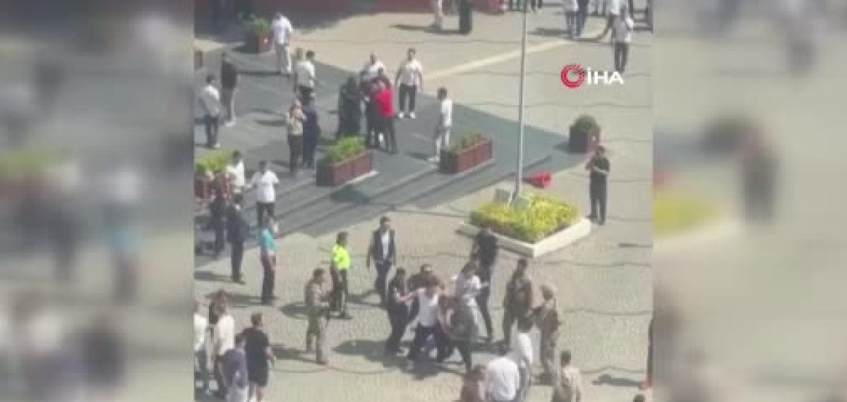Bursa Uluyol Adliyesi önünde çay bahçesinde taraflar arasında kavga: 5 kişi gözaltına alındı