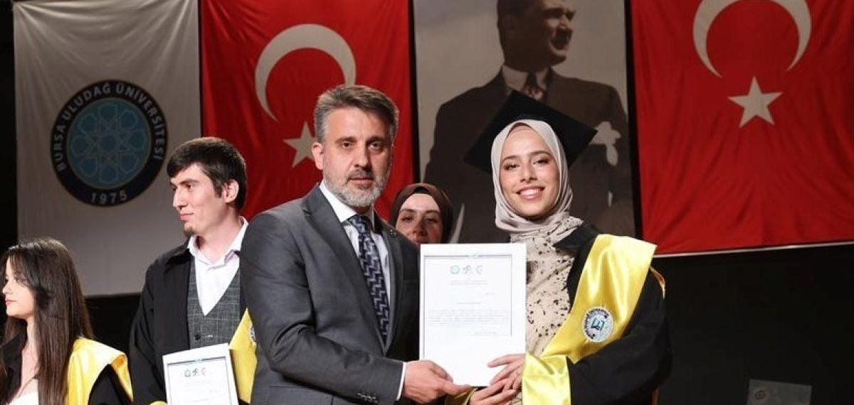 Bursa’da BUÜ Mimarlık Fakültesi 2025-2026 mezuniyet töreni: Başkan Vekili Şahin Biba diplomaları verdi