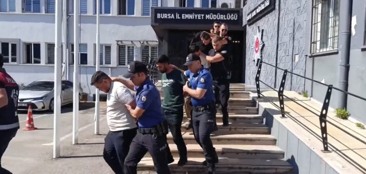 Bursa’da ‘polis’ kılığındaki çete 2,5 ayda yaşlı çiftten yaklaşık 100 milyon lira dolandırdı