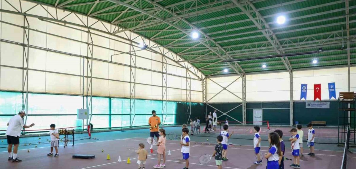 Bursa’da Yaz Spor Okulları ilk dönemi tamamlandı, çocuklar 12 branşta eğitim aldı