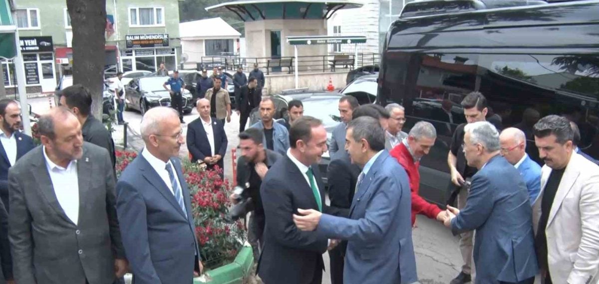 Bursa’daki Büyük Erzurum Yayla Şenliği’nde Bakan Tekin’den hemşehri derneklerine övgü