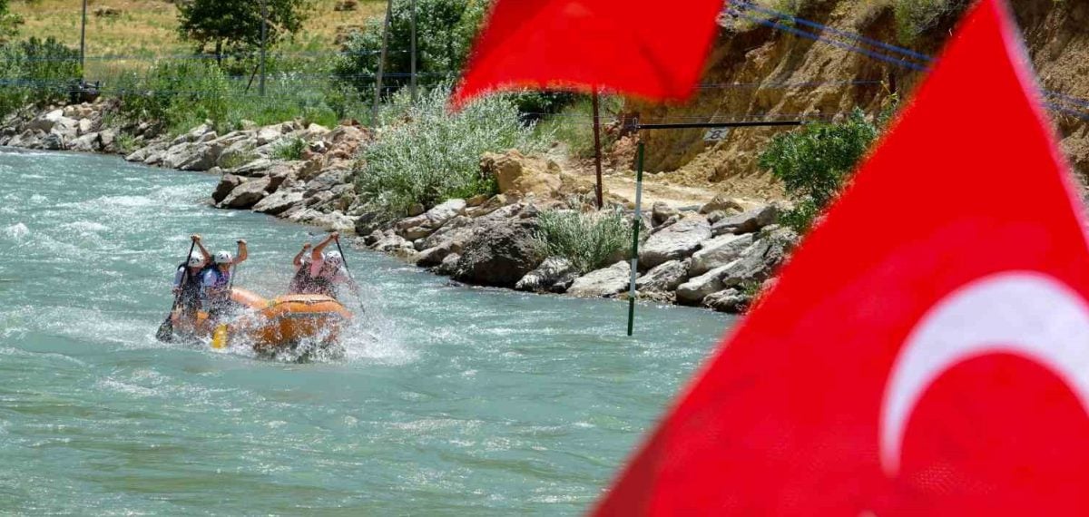 Çatak’ta Rafting Türkiye Şampiyonası sona erdi, Rize takımları zirvede