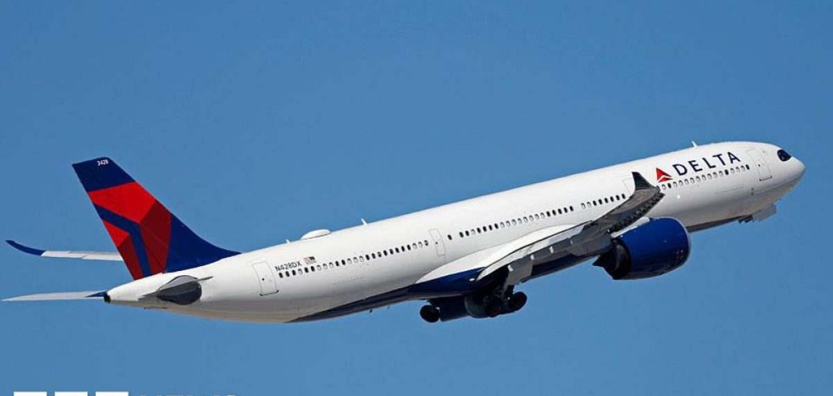 Chicago Midway flight struck by fireworks during descent, Delta says