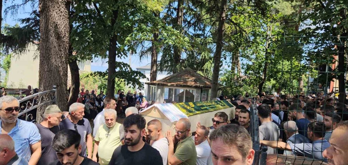 Çınarcık yolunda kaza: Genç çift hayatını kaybetti, çocuk yoğun bakıma alındı