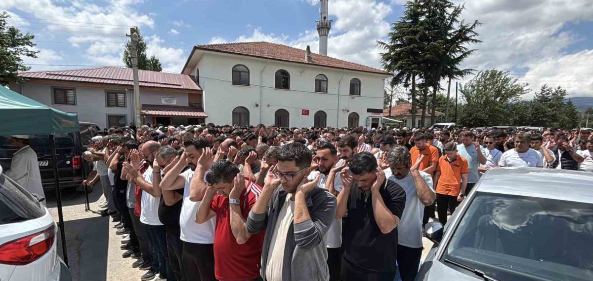 Cipin 15 metrelik uçuruma yuvarlanmasıyla iki genç hayatını kaybetti