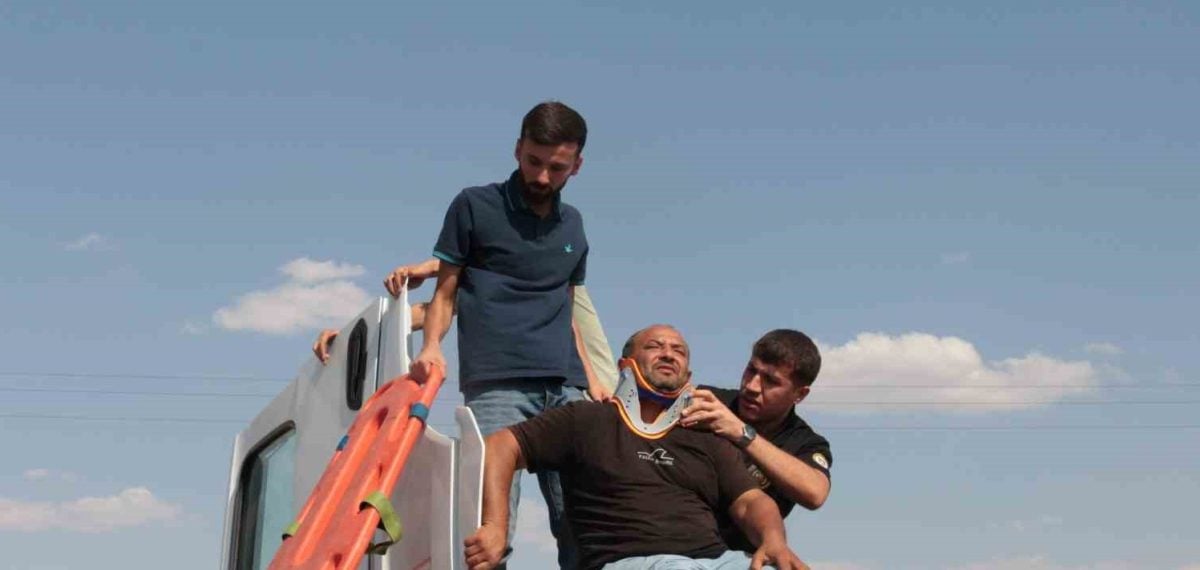 Cizre’de virajı alamayan tır devrildi; sürücü araçta sıkıştı, hastaneye kaldırıldı