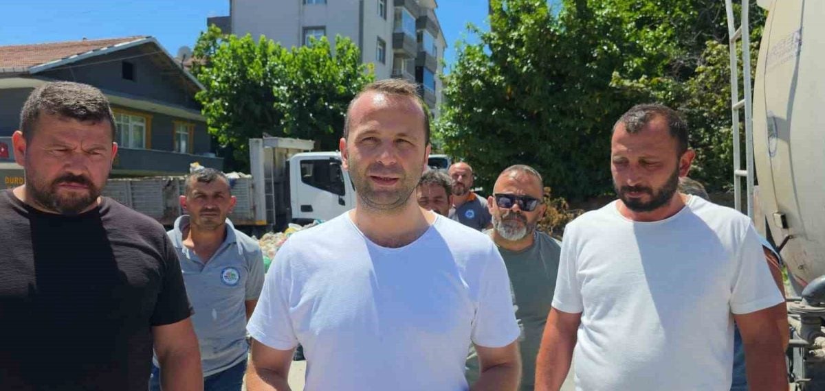 Çöp kamyonunda çıkan küçük yangın ekiplerin hızlı müdahalesiyle söndürüldü