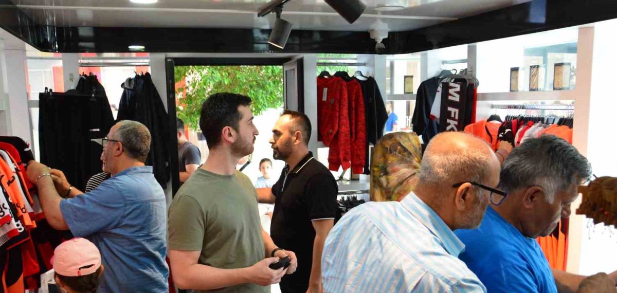 Çorum FK’nın yeni sezon formaları satışa çıktı, taraftarlar yoğun ilgi gösterdi
