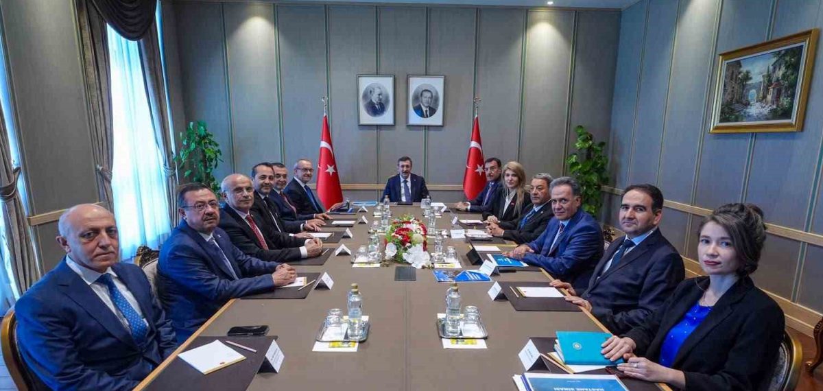 Cumhurbaşkanı Yardımcısı Yılmaz ile Malatya heyeti Turgut Özal Tıp Merkezi’ni görüştü