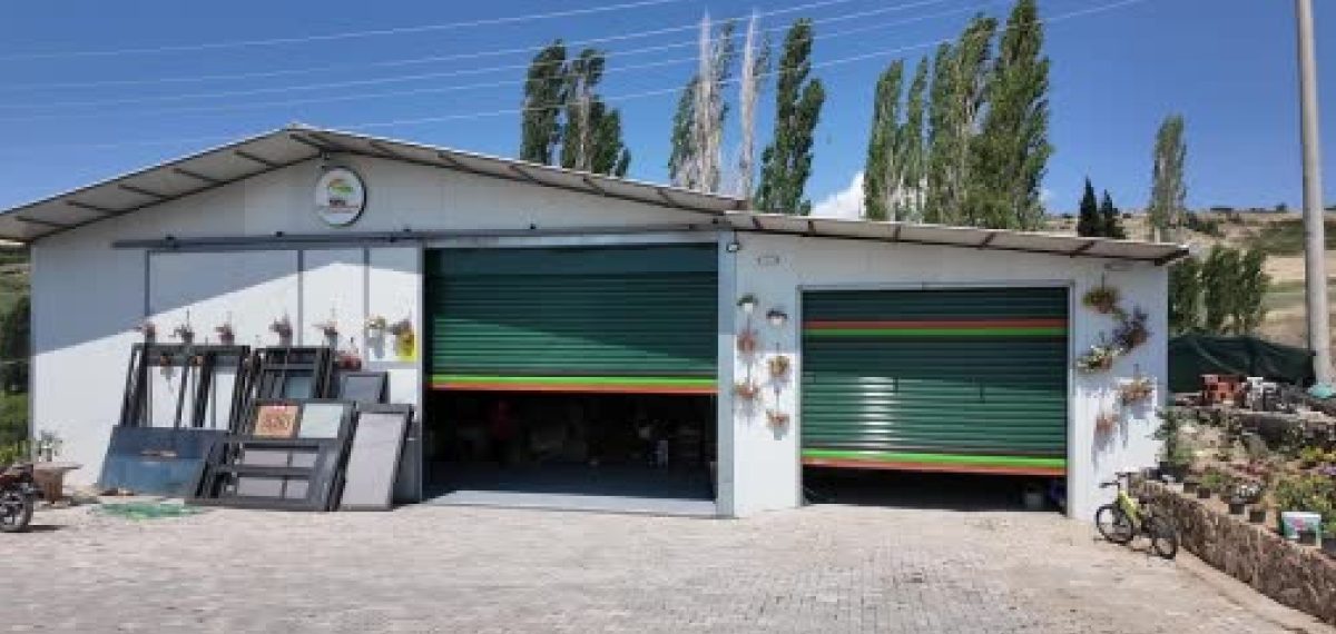 Demirci’den e-ticarete: Mustafa Kula haftada bin paketle 70 kişiye istihdam sağlıyor