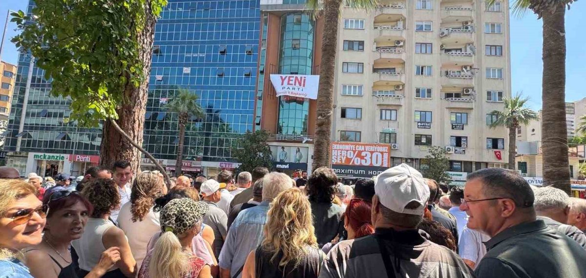 Denizli’de 19 ilçe başkanı ve meclis üyeleri Yeni Parti’ye katıldığını açıkladı