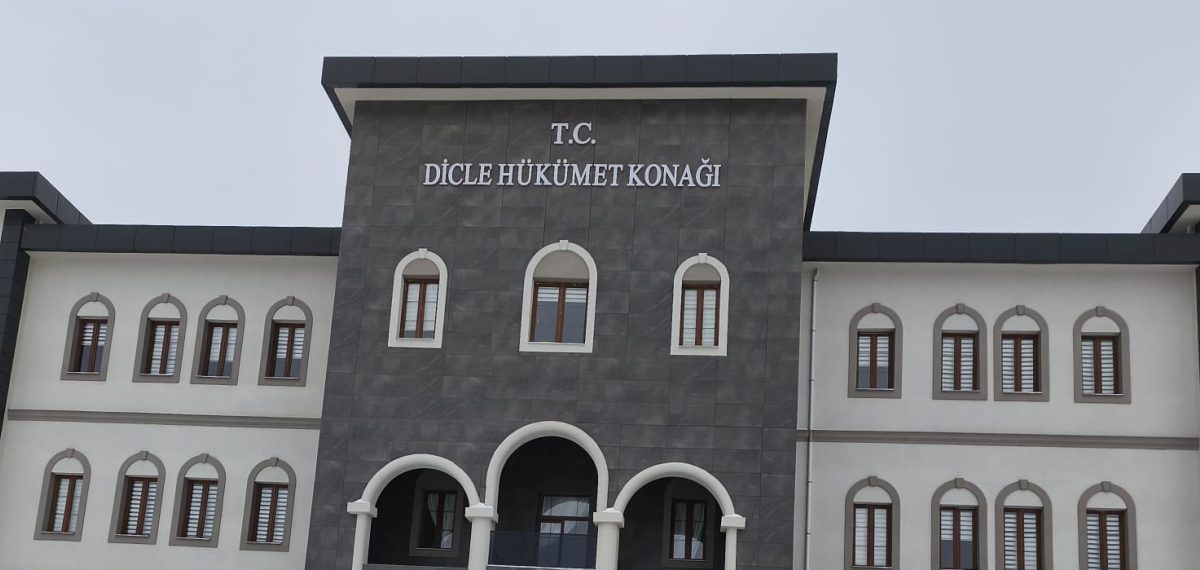 Dicle Kaymakamlığı: İlk 6 ayda 3 bin 527 kök kenevir ve 8 ruhsatsız silah ele geçirildi
