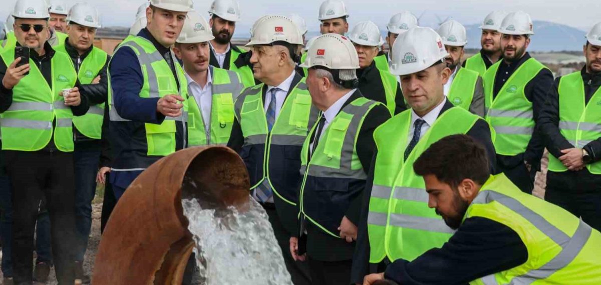 Dikili Jeotermal Sera OTB’de ilk ruhsatlar yatırımcılara teslim edildi