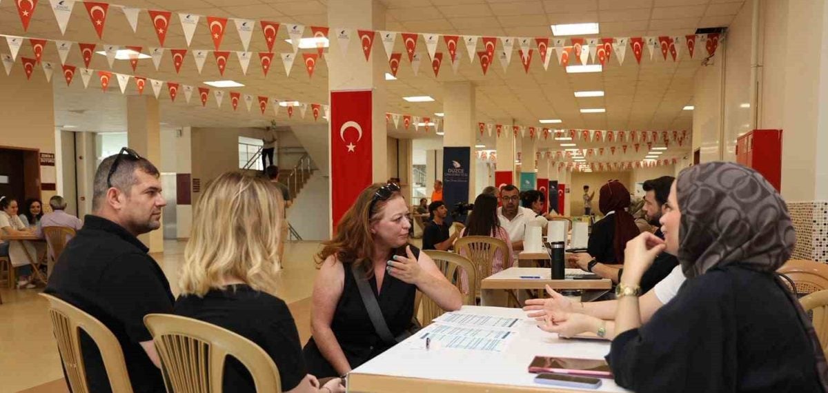 Düzce Üniversitesi Tanıtım Günleri aday öğrencilere kampüs ve bölümleri tanıttı