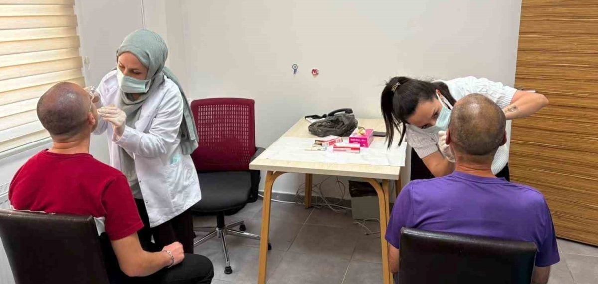 Düzce’de Engelsiz Yaşam Merkezi’nde ağız ve diş sağlığı eğitimi ve taraması yapıldı