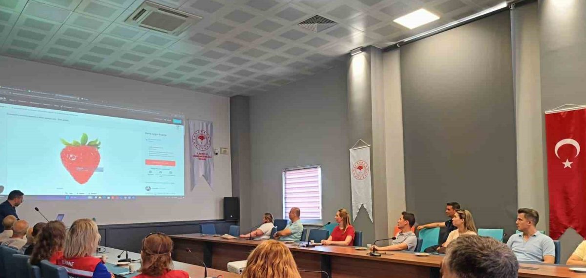 Edirne’de sera üreticilerine QR tabanlı dijital görünürlük eğitimi başladı